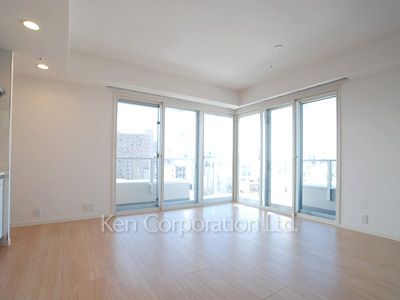 Living-Dining ※Photo of the same layout on 11 floor. Decoration and fixture may differ.
