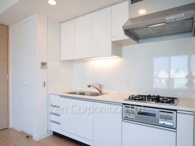 Kitchen ※Photo of the same layout on 11 floor. Decoration and fixture may differ.
