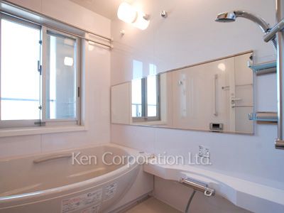 Bath ※Photo of the same layout on 11 floor. Decoration and fixture may differ.