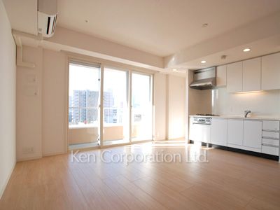 Living-Dining ※Photo of the same layout on 11 floor. Decoration and fixture may differ.