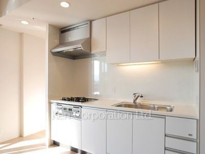 Kitchen ※Photo of the same layout on 11 floor. Decoration and fixture may differ.
