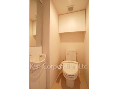 Lavatory ※Photo of the same layout on 11 floor. Decoration and fixture may differ.