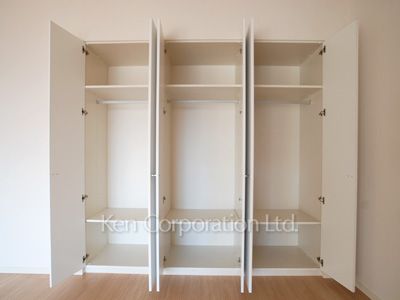 Closet ※Photo of the same layout on 11 floor. Decoration and fixture may differ.