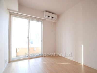 Bedroom ※Photo of the same layout on 11 floor. Decoration and fixture may differ.