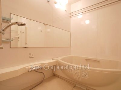 Bath ※Photo of the same layout on 11 floor. Decoration and fixture may differ.