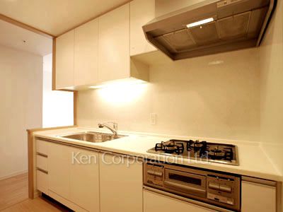 Kitchen ※Photo of the same layout on 11 floor. Decoration and fixture may differ.
