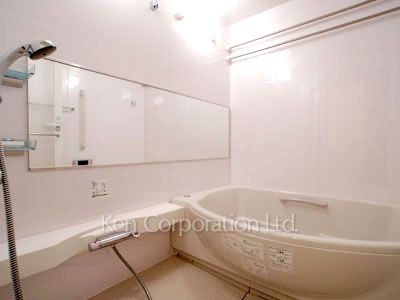 Bath ※Photo of the same layout on 11 floor. Decoration and fixture may differ.