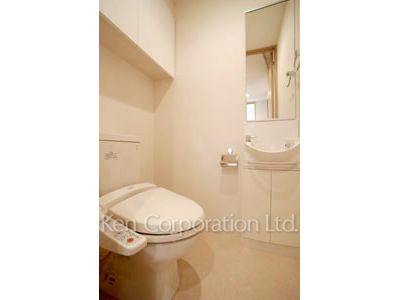 Lavatory ※Photo of the same layout on 11 floor. Decoration and fixture may differ.