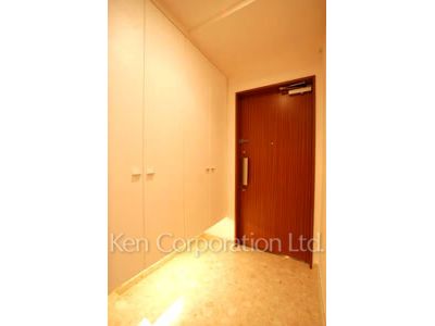 Entrance ※Photo of the same layout on 11 floor. Decoration and fixture may differ.