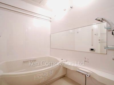 Bath ※Photo of the same layout on 11 floor. Decoration and fixture may differ.