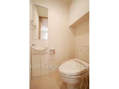 Lavatory ※Photo of the same layout on 11 floor. Decoration and fixture may differ.