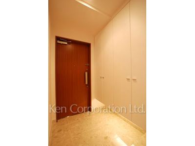 Entrance ※Photo of the same layout on 11 floor. Decoration and fixture may differ.