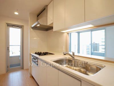 Kitchen ※Photo of the same layout on 11 floor. Decoration and fixture may differ.