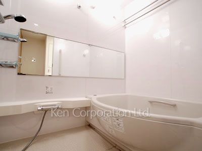 Bath ※Photo of the same layout on 11 floor. Decoration and fixture may differ.
