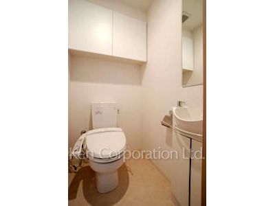 Lavatory ※Photo of the same layout on 11 floor. Decoration and fixture may differ.