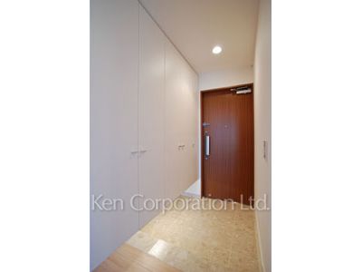 Entrance ※Photo of the same layout on 11 floor. Decoration and fixture may differ.