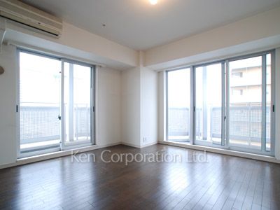 Living-Dining ※Photo of the same layout on 11 floor. Decoration and fixture may differ.