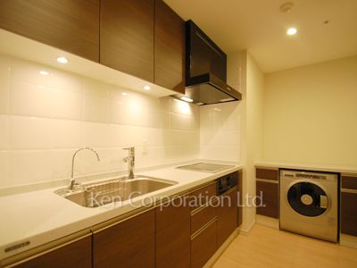 Kitchen ※Photo of the same layout on 14 floor. Decoration and fixture may differ.