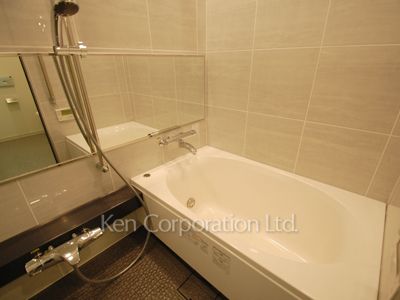 Bath ※Photo of the same layout on 14 floor. Decoration and fixture may differ.
