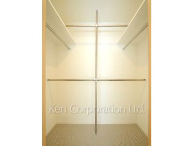 Walk-In Closet ※Photo of the same layout on 9 floor. Decoration and fixture may differ.