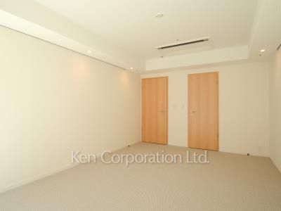 Bedroom ※Photo of the same layout on 9 floor. Decoration and fixture may differ.