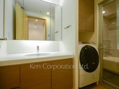 Powder Room ※Photo of the same layout on 9 floor. Decoration and fixture may differ.