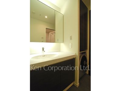 Powder Room ※Photo of the same layout on 14 floor. Decoration and fixture may differ.
