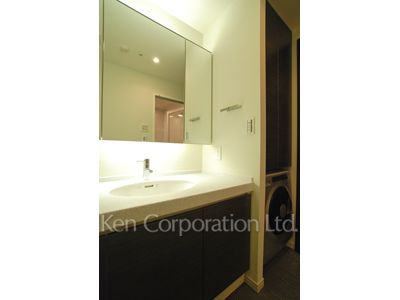 Powder Room ※Photo of the same layout on 14 floor. Decoration and fixture may differ.