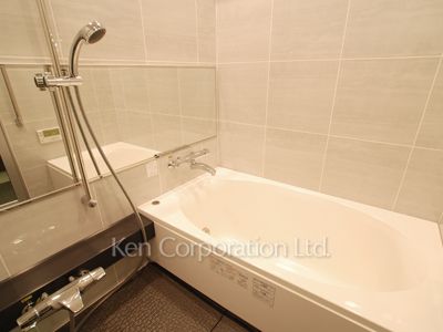Bath ※Photo of the same layout on 14 floor. Decoration and fixture may differ.