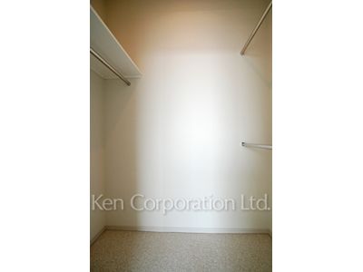 Walk-In Closet ※Photo of the same layout on 14 floor. Decoration and fixture may differ.
