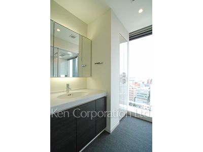Powder Room ※Photo of the same layout on 14 floor. Decoration and fixture may differ.