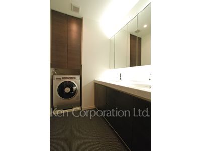 Powder Room ※Photo of the same layout on 14 floor. Decoration and fixture may differ.