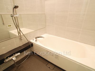 Bath ※Photo of the same layout on 14 floor. Decoration and fixture may differ.