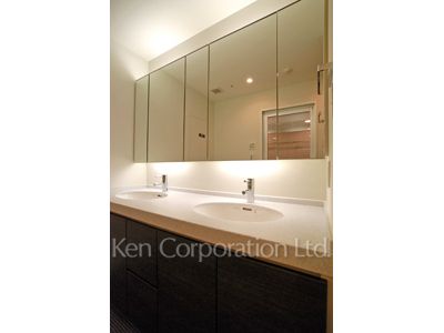 Powder Room ※Photo of the same layout on 14 floor. Decoration and fixture may differ.