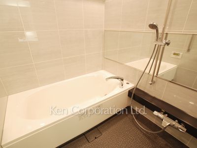 Bath ※Photo of the same layout on 14 floor. Decoration and fixture may differ.