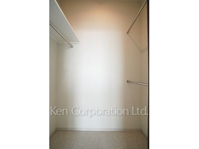 Walk-In Closet ※Photo of the same layout on 14 floor. Decoration and fixture may differ.
