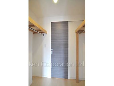 Walk-In Closet ※Photo of the same layout on 4 floor. Decoration and fixture may differ.