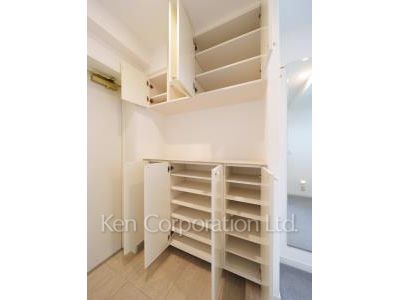 Shoes Closet
