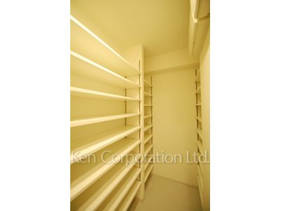 Shoes-In Closet ※Photo of the same layout on 1 floor. Decoration and fixture may differ.