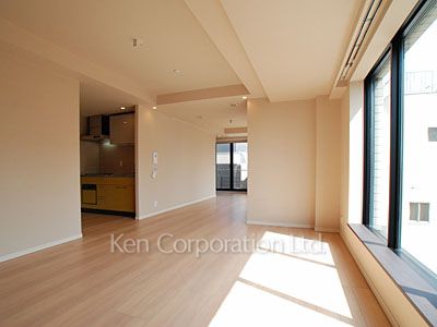 Living-Dining ※Photo of the same layout on 8 floor. Decoration and fixture may differ.