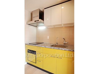 Kitchen ※Photo of the same layout on 8 floor. Decoration and fixture may differ.