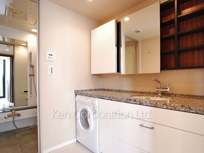 Powder Room ※Photo of the same layout on 8 floor. Decoration and fixture may differ.