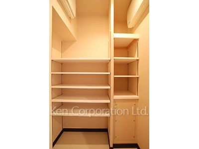 Shoes-In Closet ※Photo of the same layout on 8 floor. Decoration and fixture may differ.