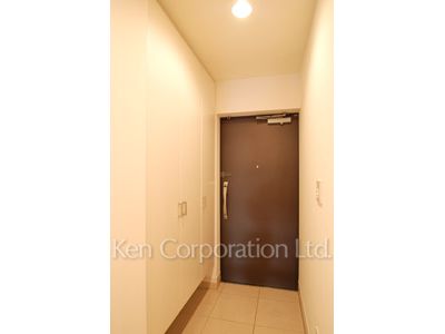 Entrance ※Photo of the same layout on 5 floor. Decoration and fixture may differ.