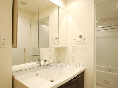 Powder Room ※Photo of the same layout on 5 floor. Decoration and fixture may differ.