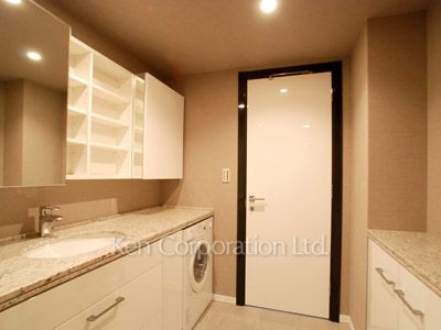 Powder Room ※Photo of the same layout on 25 floor. Decoration and fixture may differ.