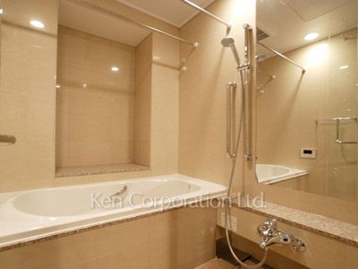 Bath ※Photo of the same layout on 25 floor. Decoration and fixture may differ.