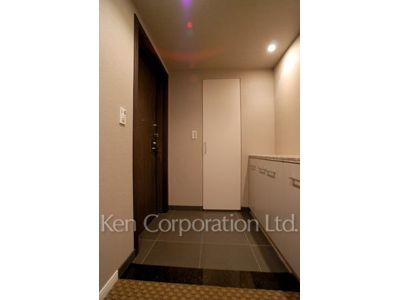 Entrance ※Photo of the same layout on 25 floor. Decoration and fixture may differ.