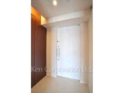 Entrance ※Photo of the same layout on 11 floor. Decoration and fixture may differ.