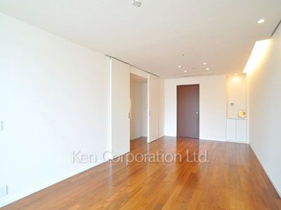 Living-Dining ※Photo of the same layout on 11 floor. Decoration and fixture may differ.